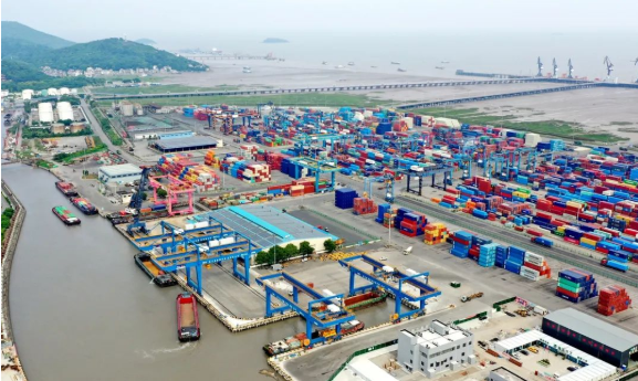 A resiliência no comércio exterior da China ainda sustentará a Ásia como o centro do comércio global